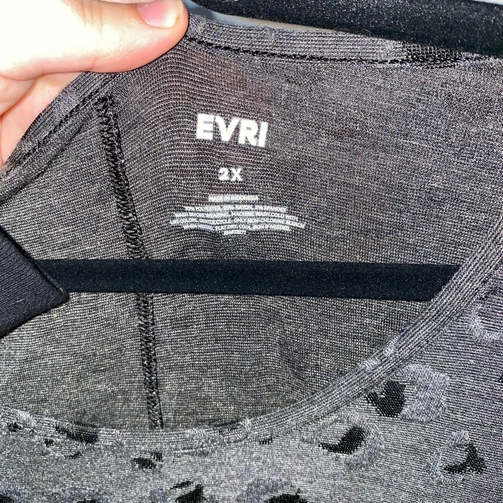 EVRI short sleeve top plus size 2x - Picture 3 of 7